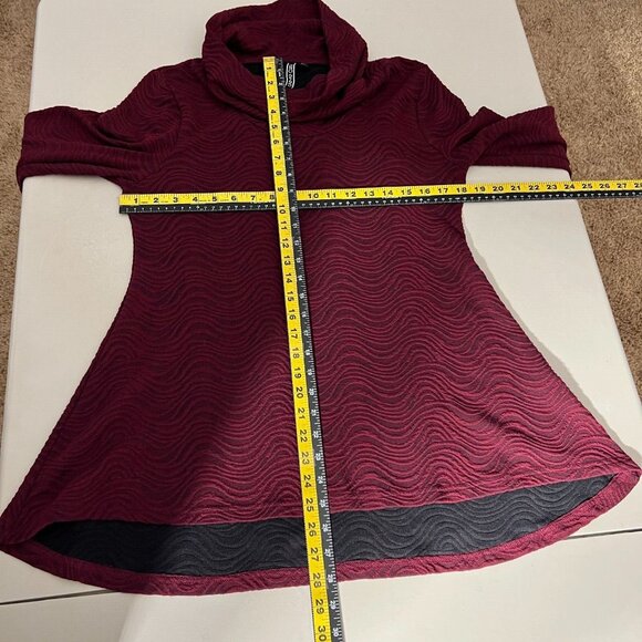 Sno Skins Top Tunic Womens Medium Burgundy Textured Cowl Neck Stretch Flared Hem - Picture 2 of 10
